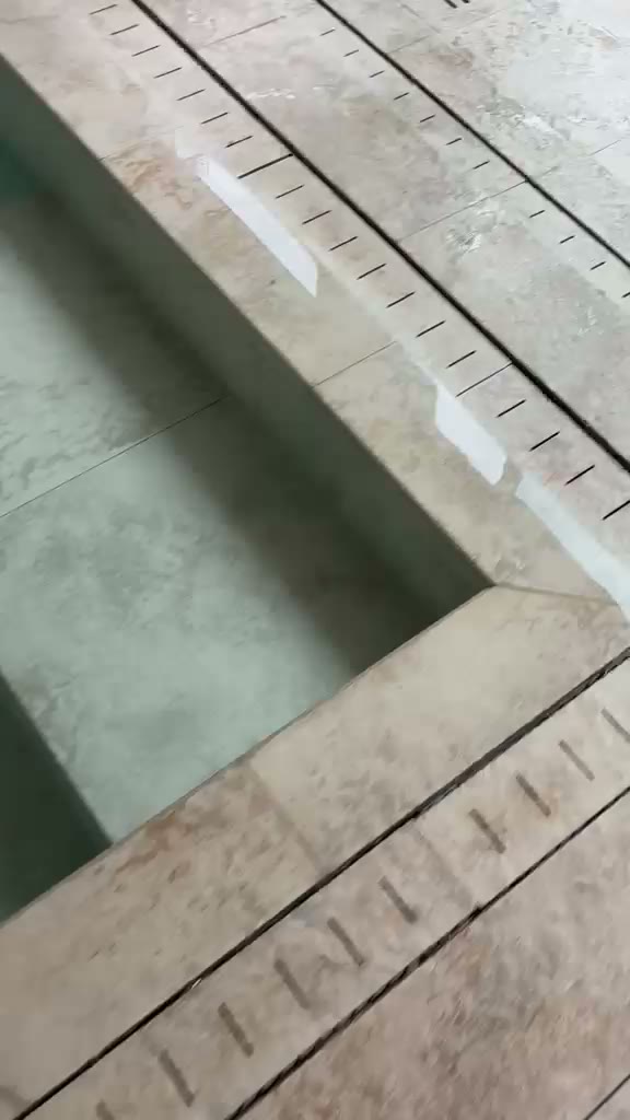 Piscine entretenue par R2eau, vue depuis la terrasse