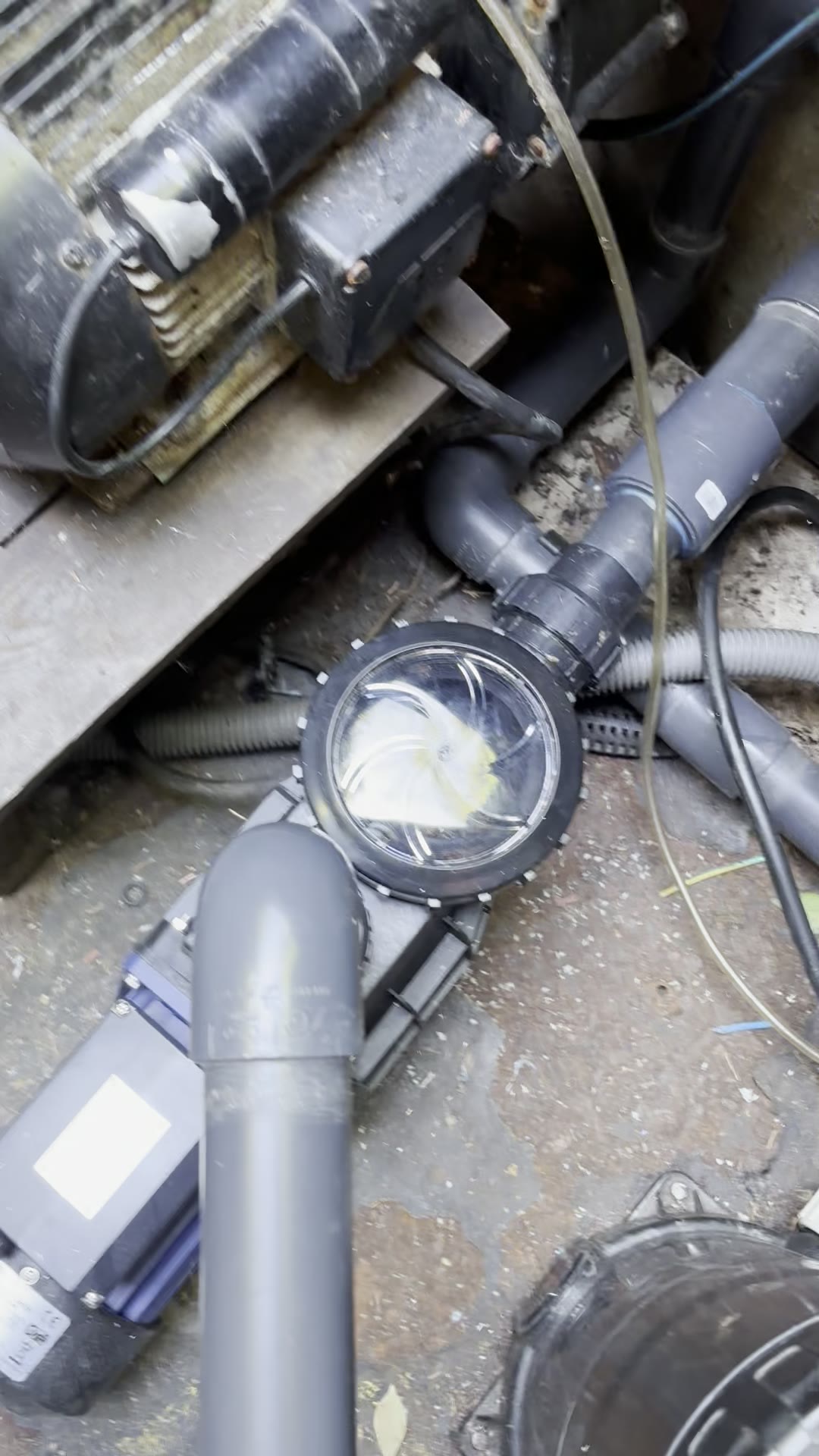 Intervention R2eau sur la pompe et le filtre d'une installation